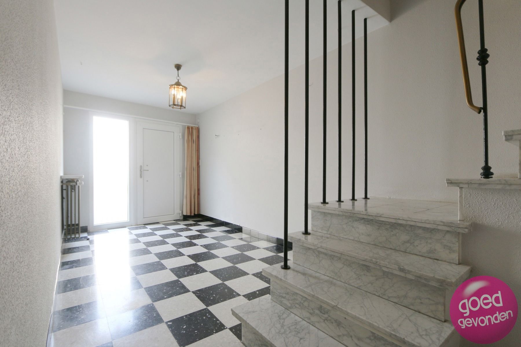 GEZINSWONING - 3 SLK - STADSTUIN - GARAGE - CENTRUM - RUSTIG foto 2