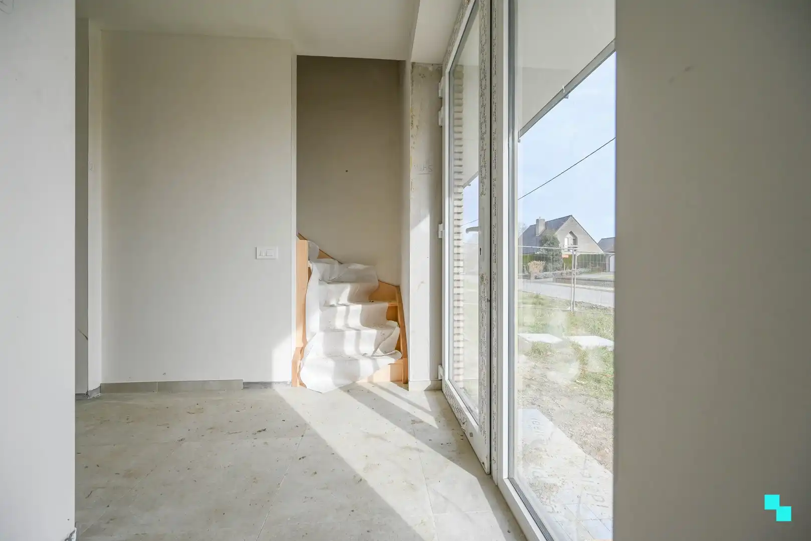 Halfopen nieuwbouwwoning met landelijke verzichten foto 6