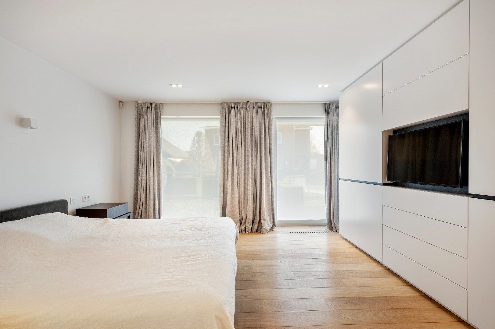 Hoogwaardige villa met bedrijfsgebouw op 3704 m². foto 13