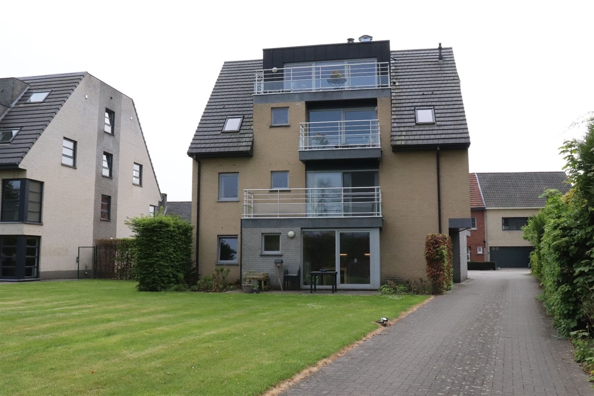 Gunstig gegelegen appartement met terras met open zicht. foto 17