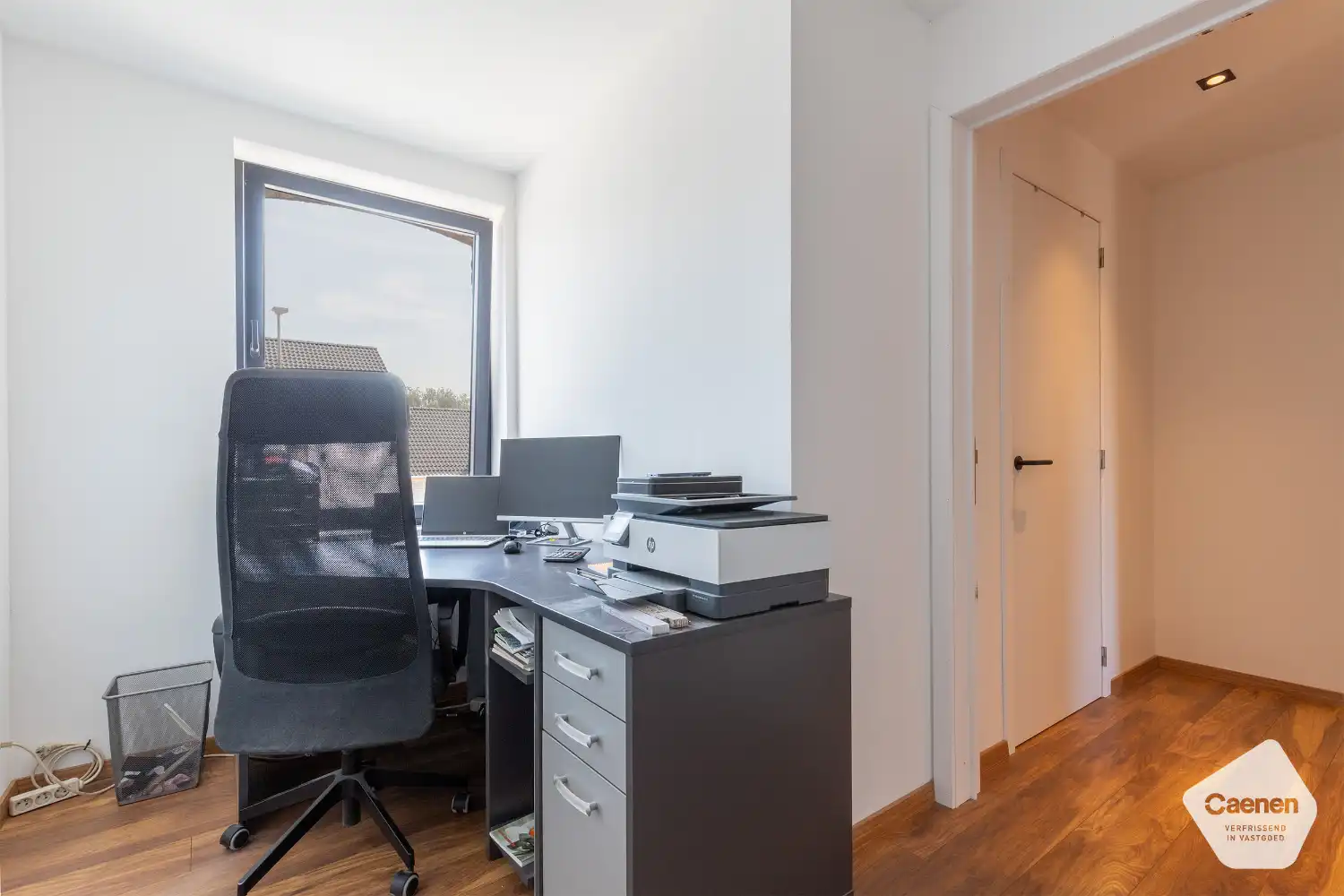 Volledig gerenoveerde woning in het hart van Assebroek met 3 mooie slaapkamers en prachtige tuin foto 9