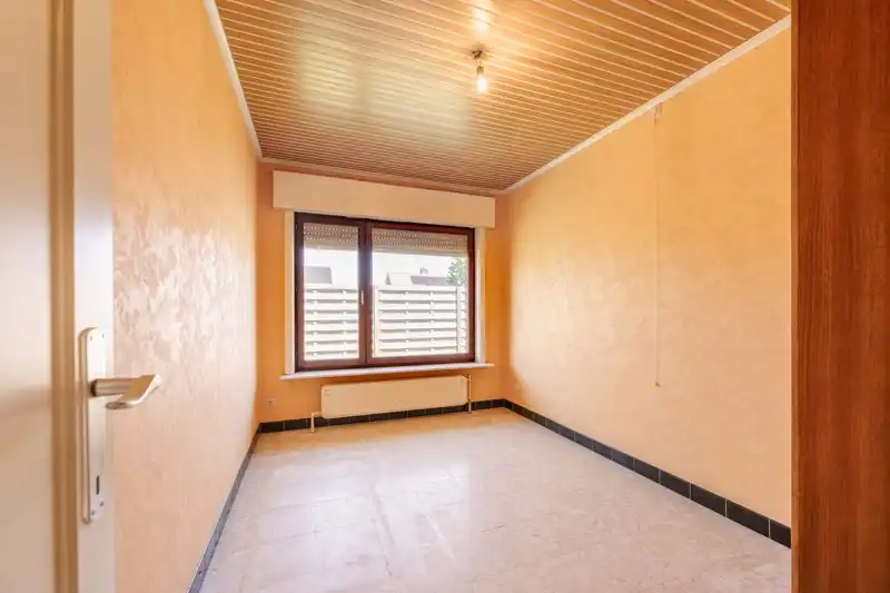 Alleenstaande gelijkvloerse woning met tuin, 3 slaapkamers en inpandige garage centrum wakken TE KOOP foto 15