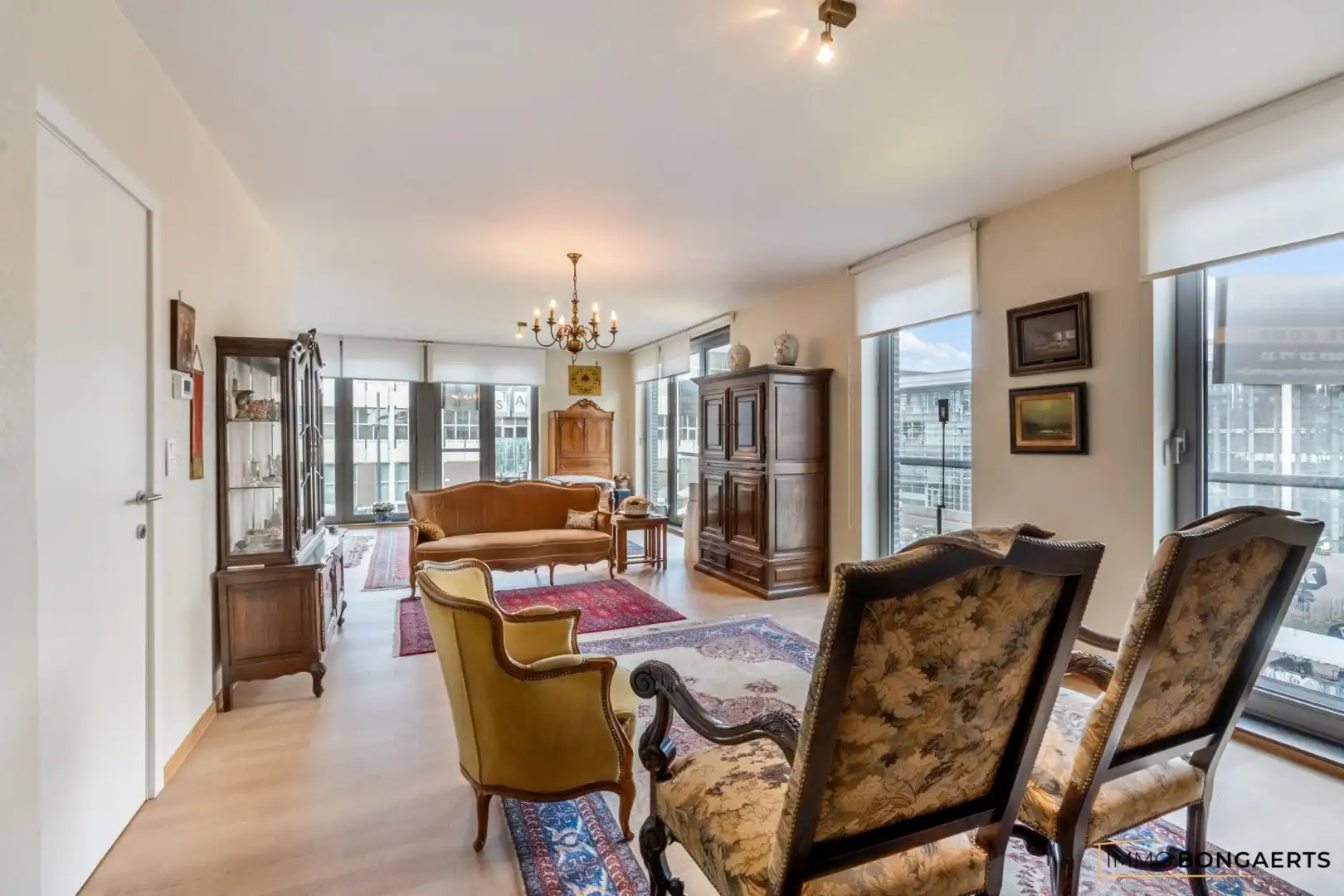 Ruim appartement met zicht op het stadsplein in het centrum van Genk foto 7