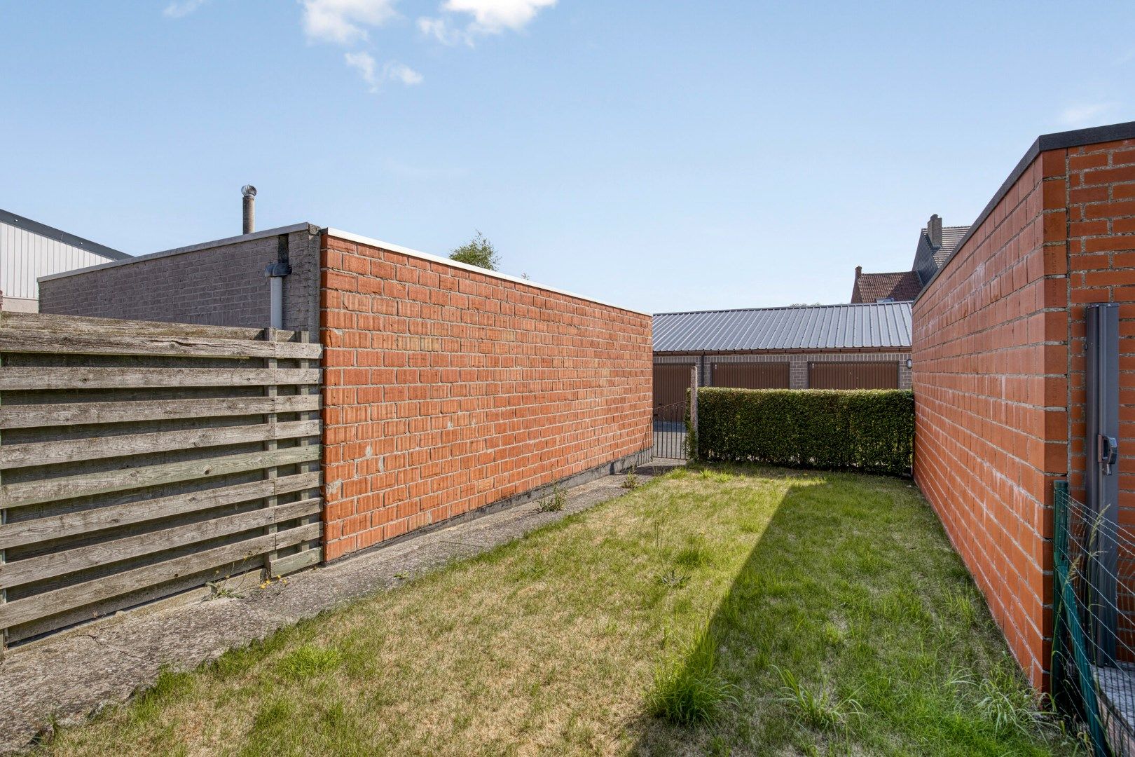 Gezellige te  renoveren woning met tuin in rustige buurt! foto 14