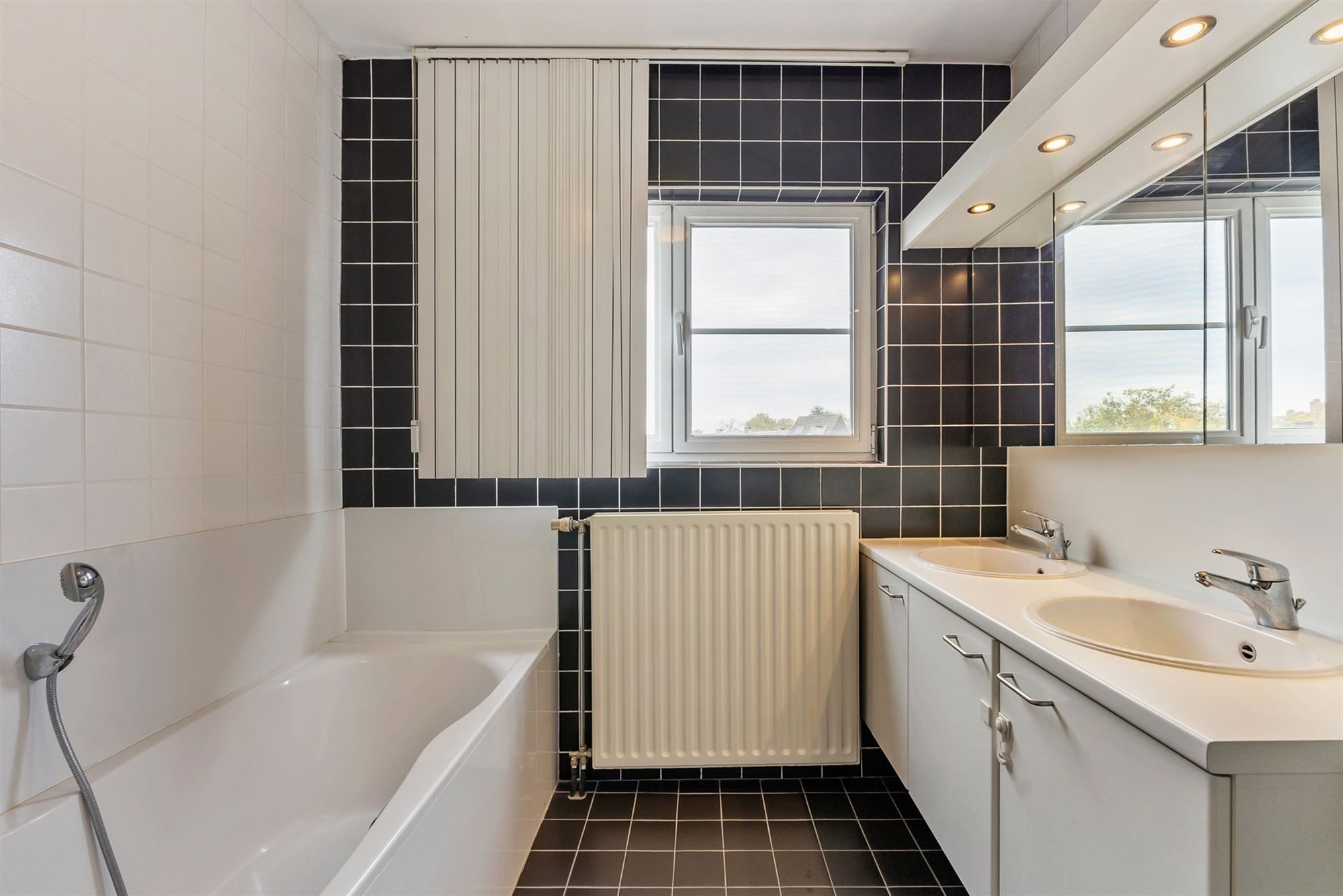 PERFECT ONDERHOUDEN DUPLEX APPARTEMENT (157M²) MET 3 SLAAPKAMERS EN RUIM TERRAS TE HERENTALS CENTRUM foto 16