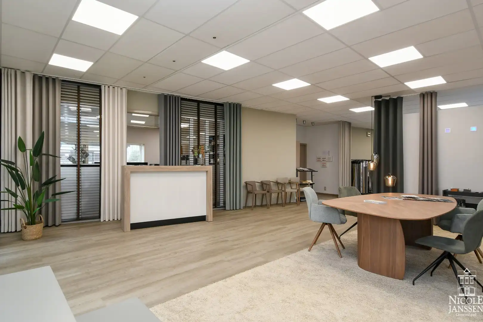 Ruim en luchtig handelspand van ca. 1050m² foto 6