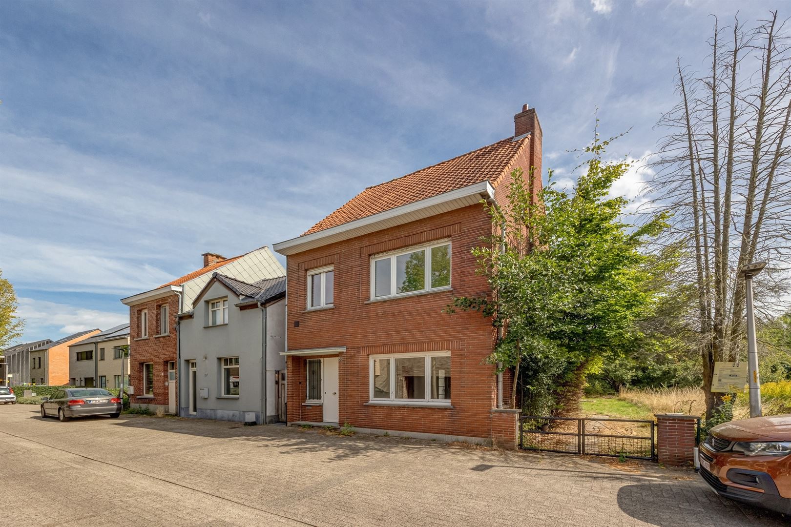 Halfopen woning in kindvriendelijke straat foto 24