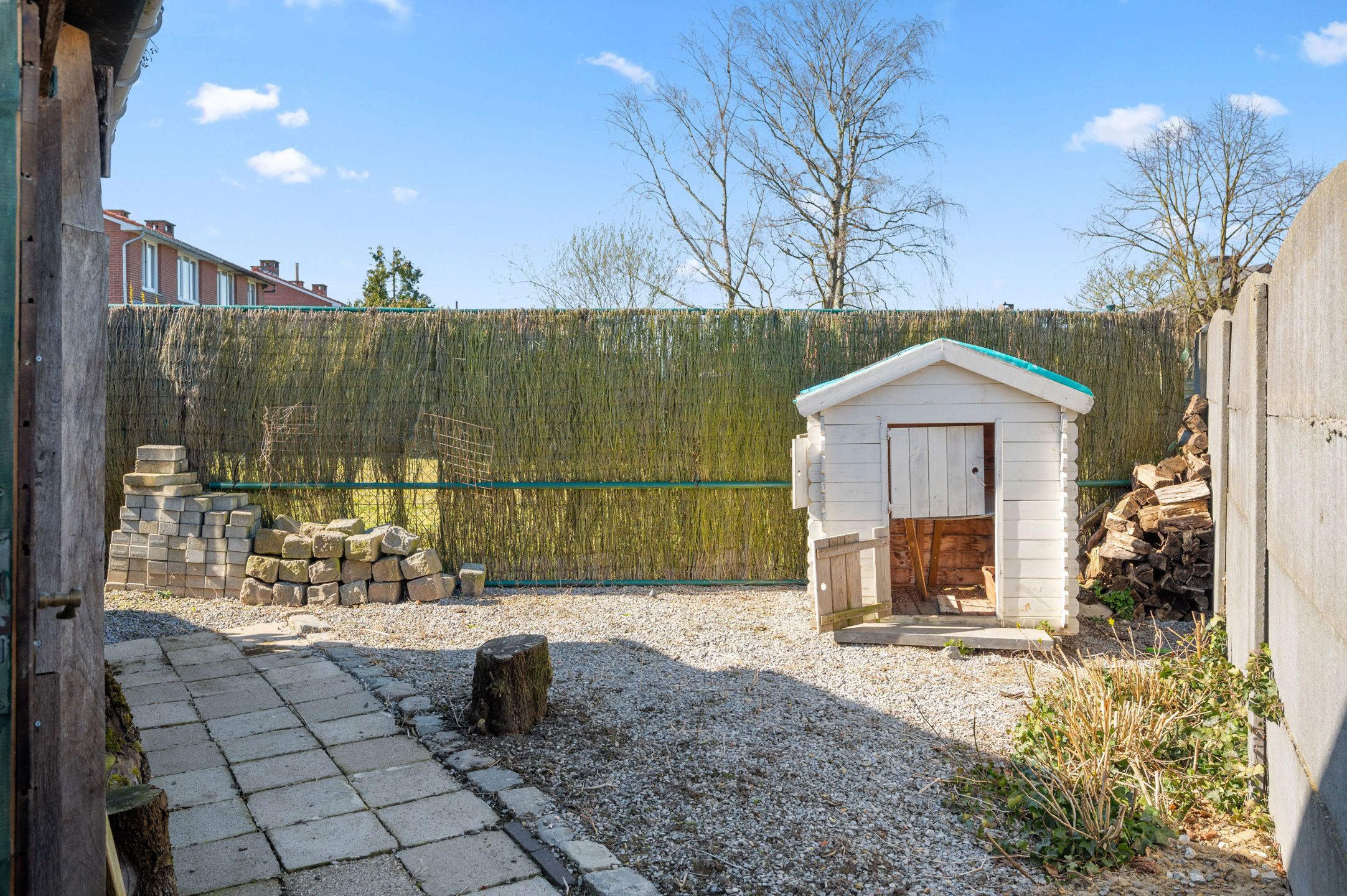 Villa gelegen in een rustige wijk foto 33