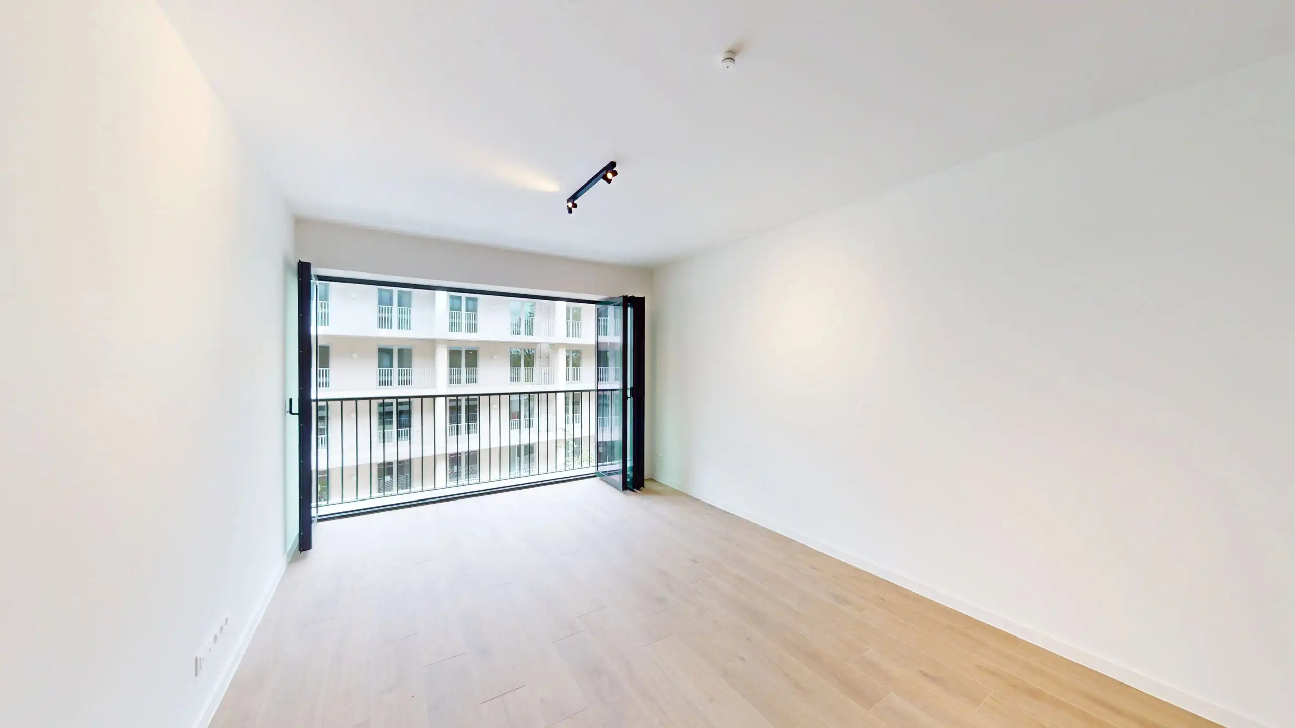 ANTWERPEN - Lichtrijk nieuwbouwappartement met 2 slaapkamers foto 2