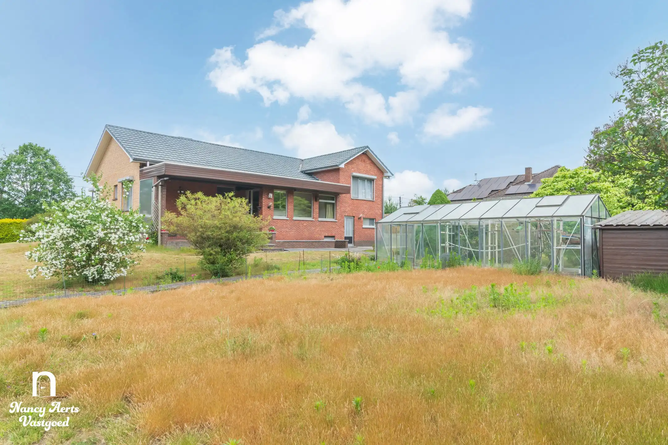 Uitstekend onderhouden split‑level woning in groene omgeving foto 4