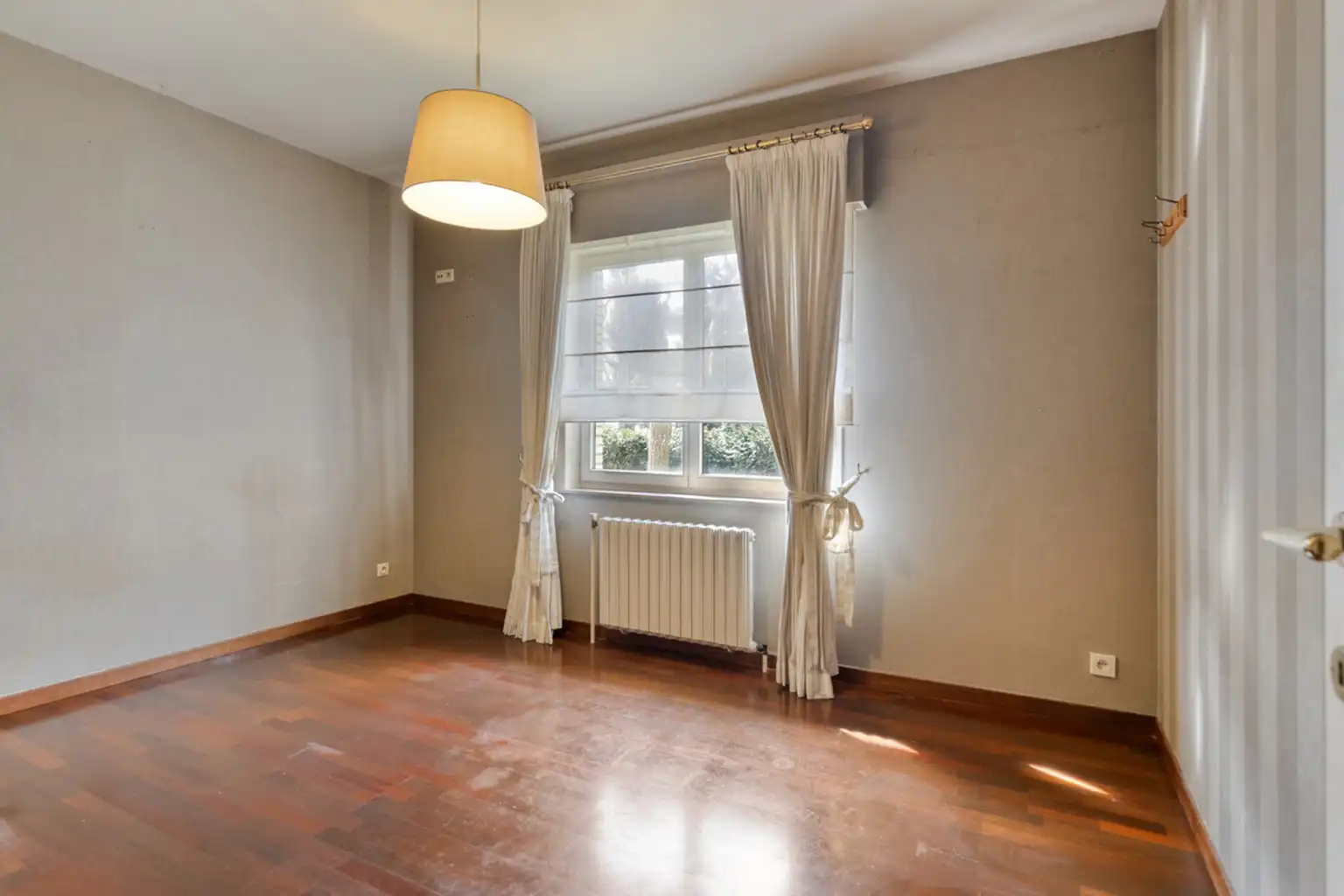 Bungalow van 176 m² met garage en tuin foto 12