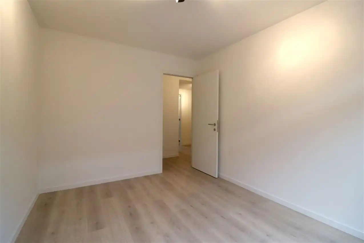 Gelijkvloers appartement met 2 slpk., terras en autostaanplaats foto 16