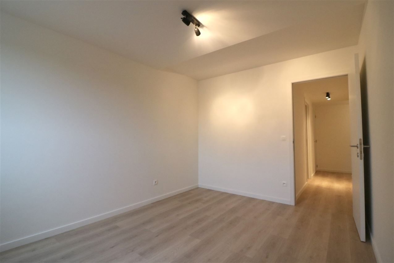 Gelijkvloers appartement met 2 slpk., terras en autostaanplaats foto 16