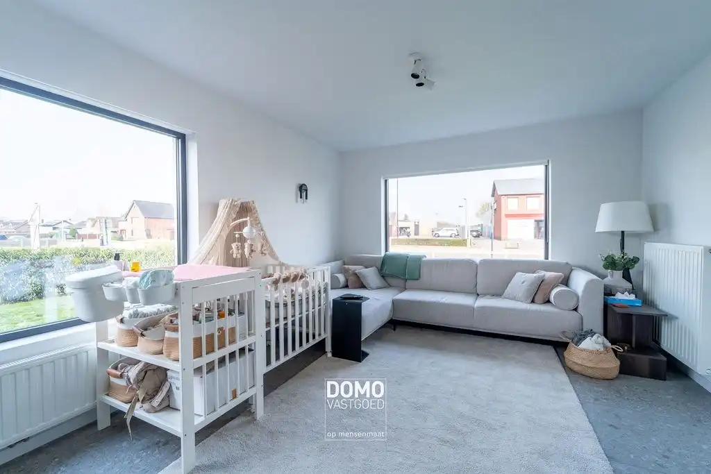 VOLLEDIG GERENOVEERDE OPEN BEBOUWING MET 4 SLAAPKAMERS EN GARAGE foto 7