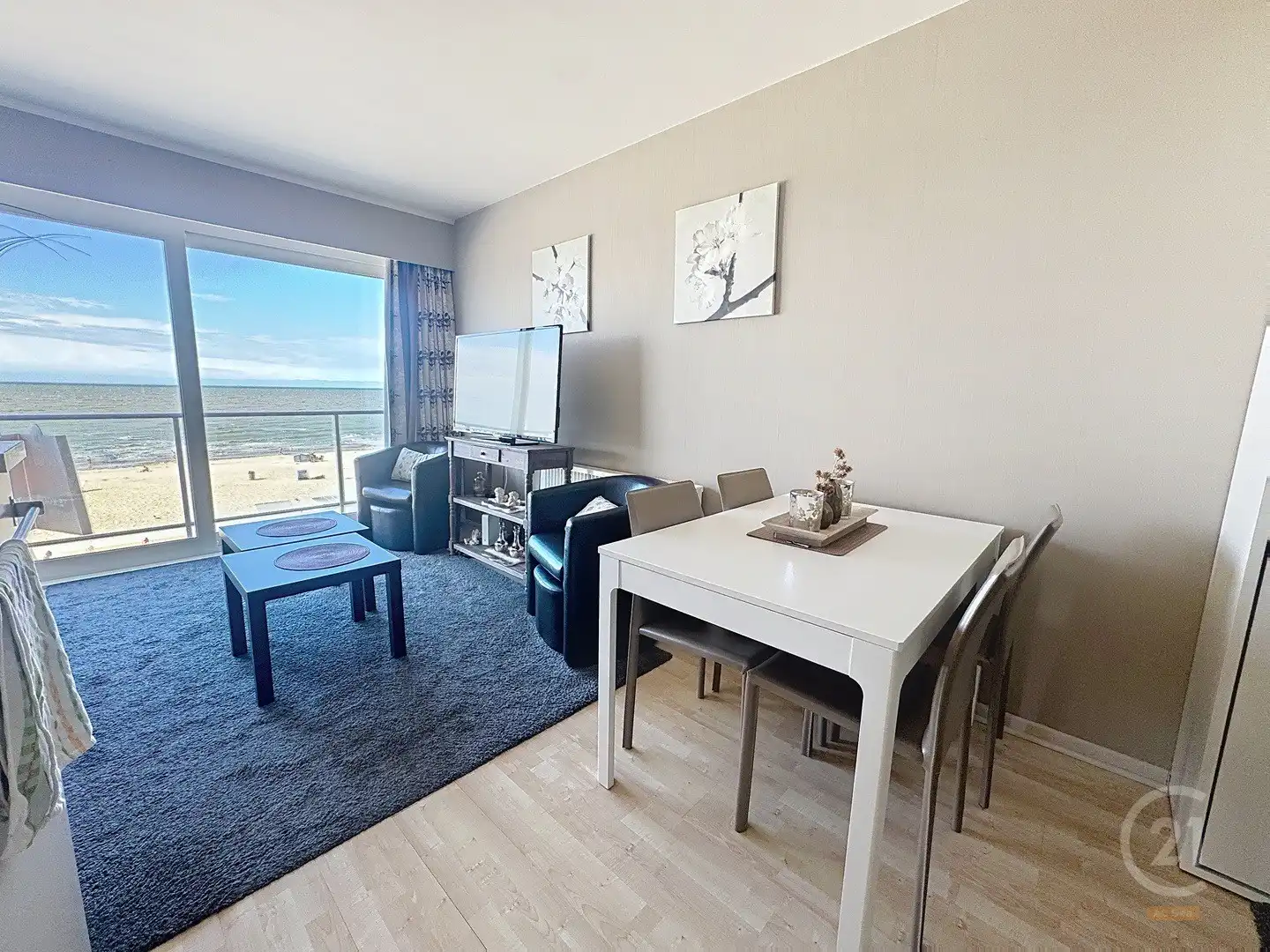 Studio op de zeedijk in Westende foto {{pictureIndex}}