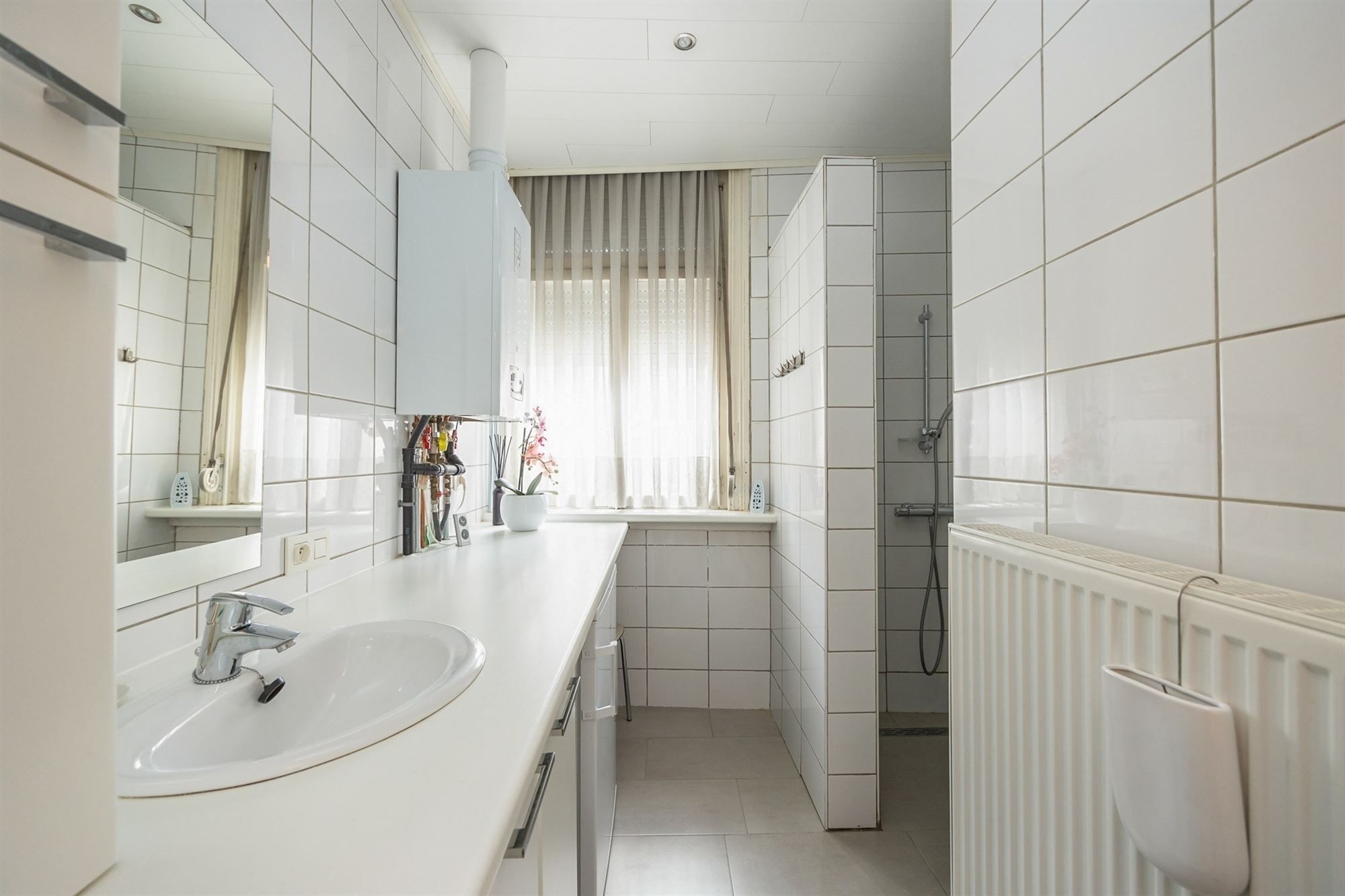 Ruime woning met 4 slpkmrs. en koer foto 14