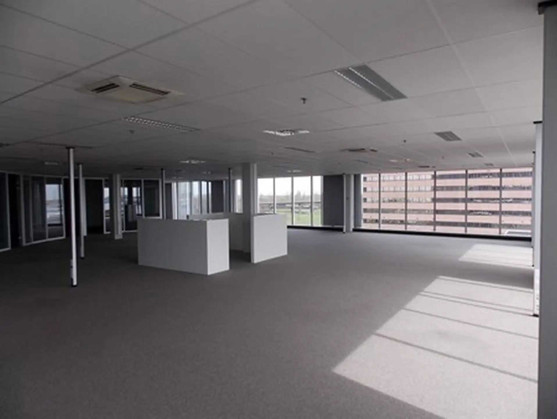 Antwerpen: Kantoren te huur in Ahlers Building foto 8