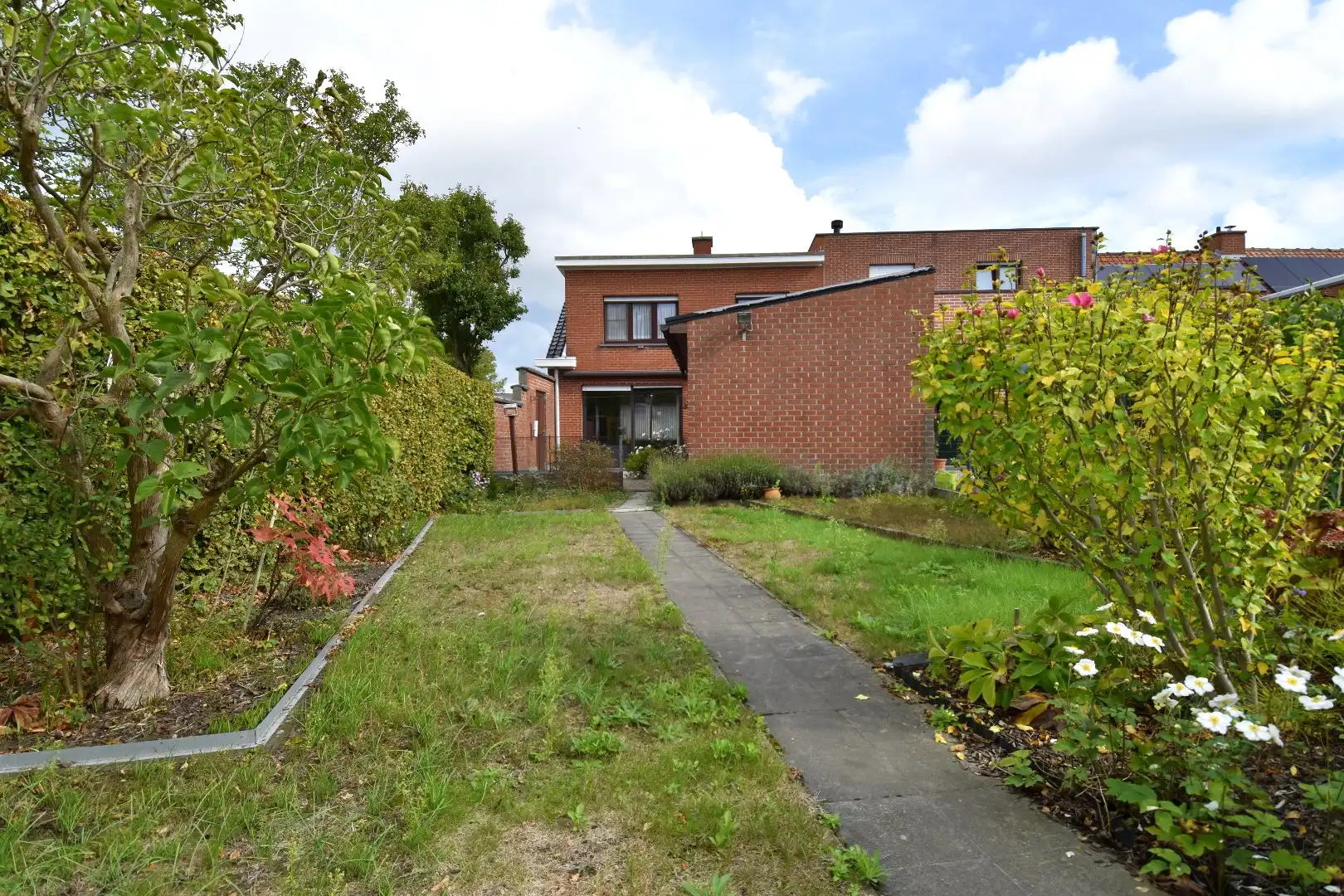 Woning op hoekperceel met 3 slaapkamers, garage en zalige tuin te koop in Gullegem foto 15