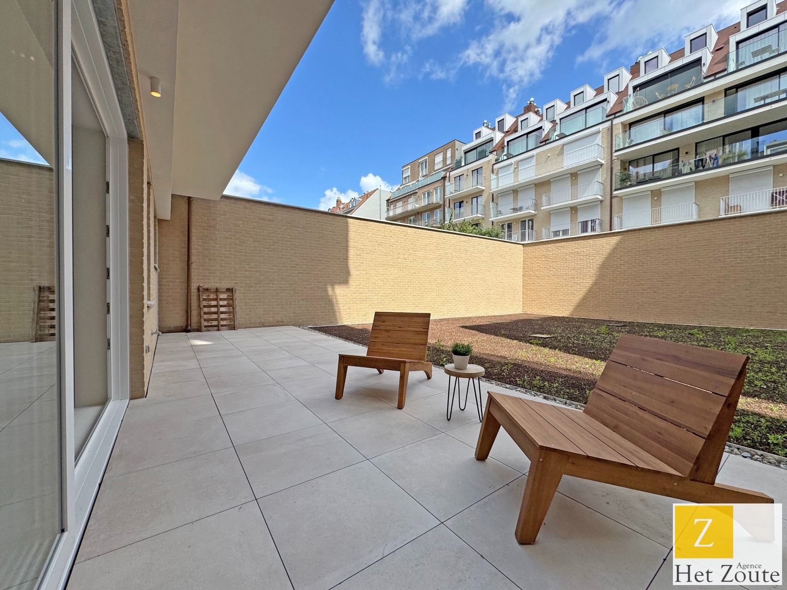 Gelijkvloers appartement met terras en tuin te Knokke foto 2