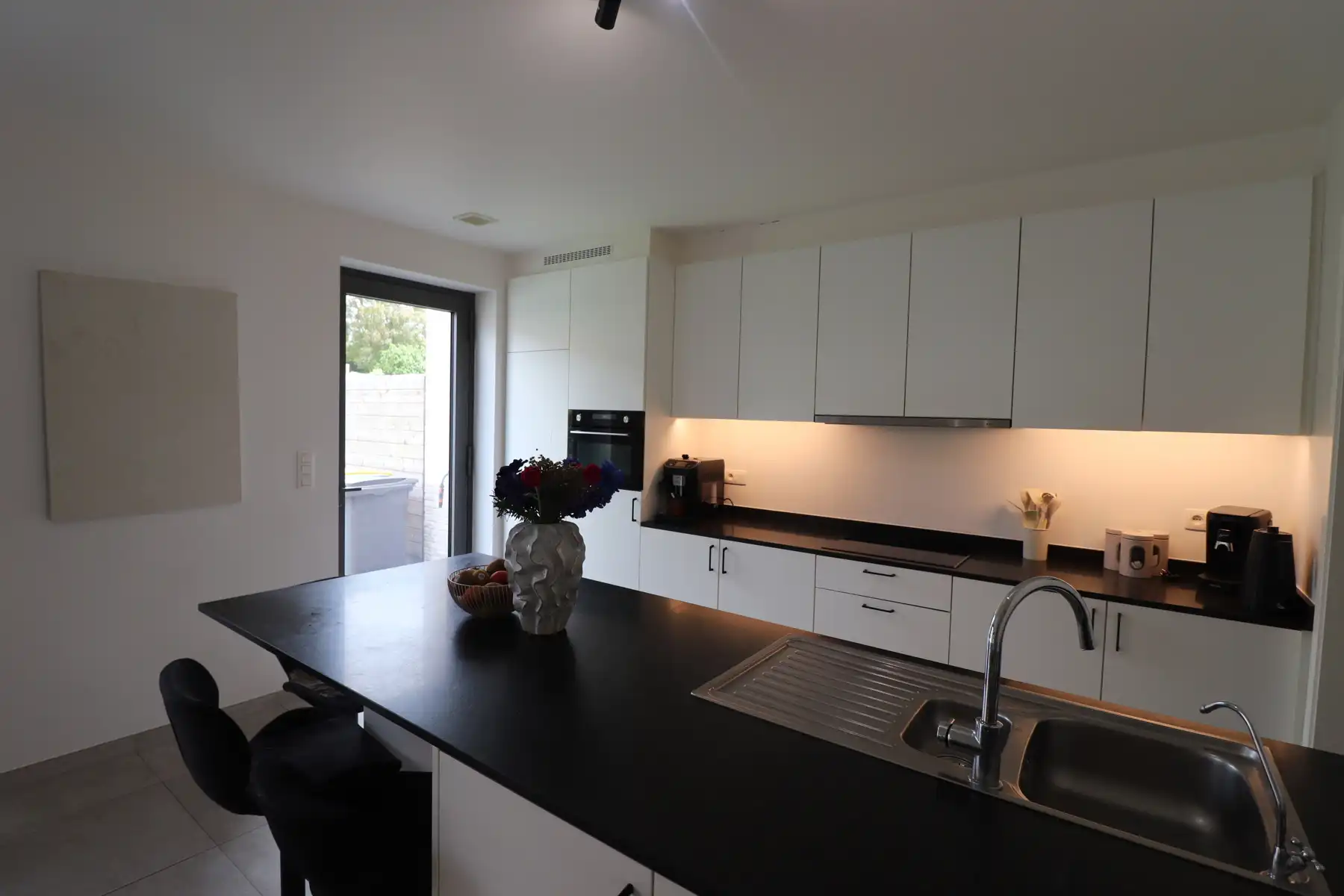 BEN-woning met 5 slaapkamers, 2 badkamers, terras met tuin, tuinberging en autostaanplaats. foto 6