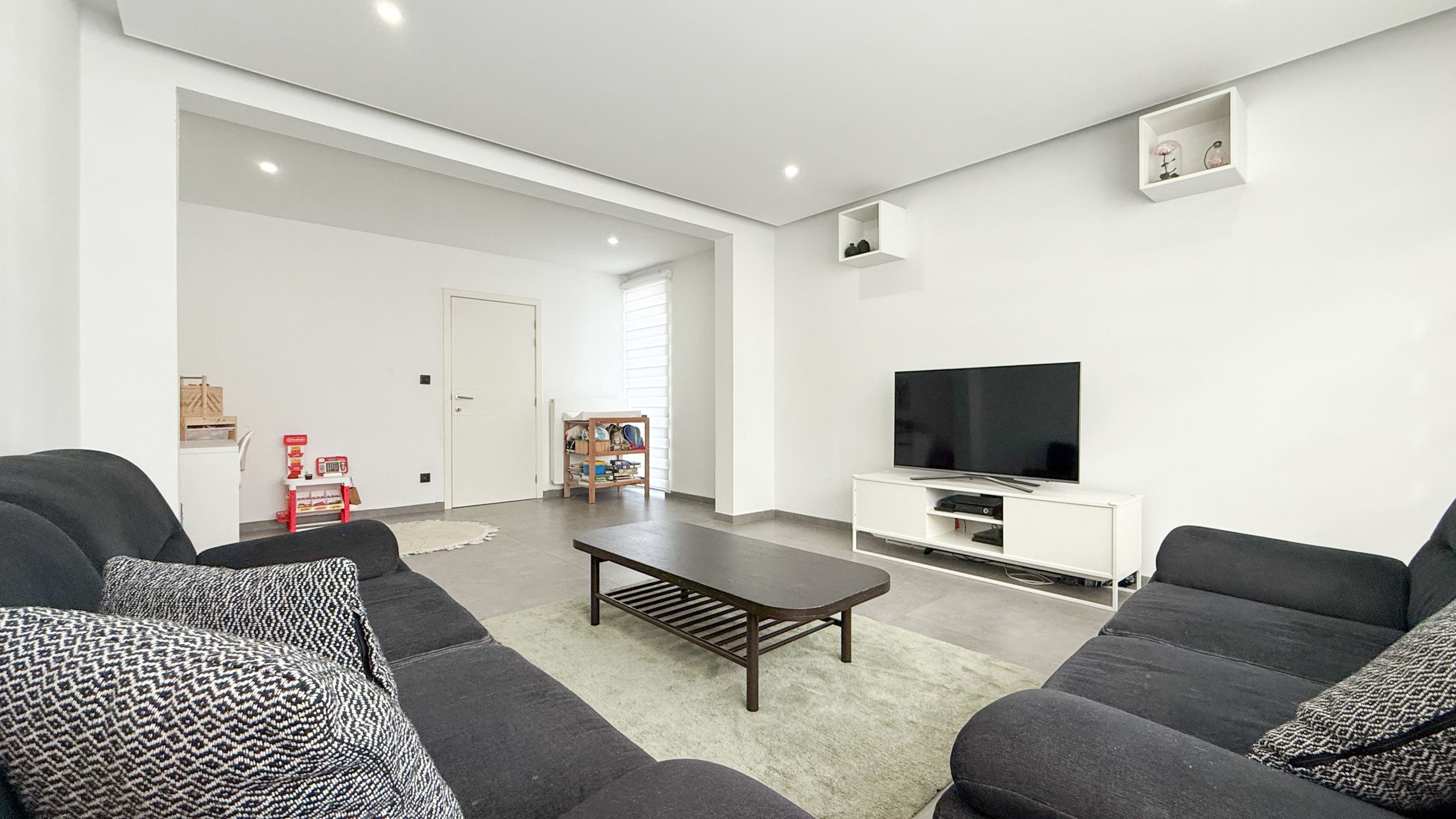 Instapklare halfopen bebouwing op topligging dicht aan natuurzone! foto 12