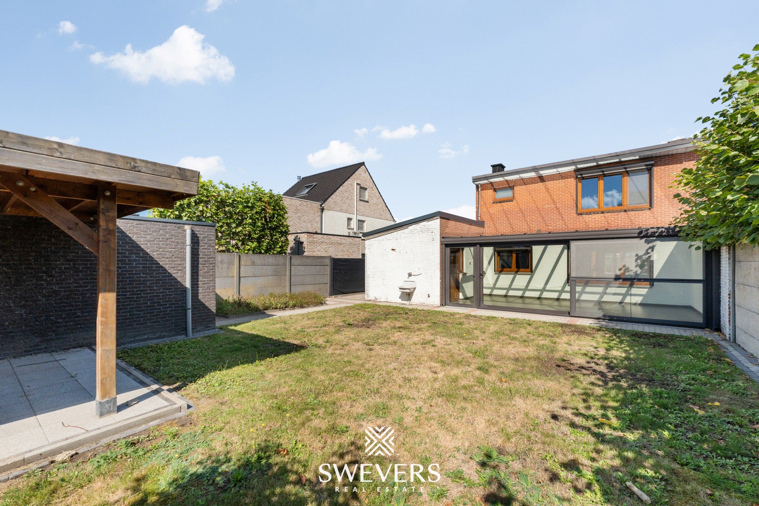 Instapklare halfopen bebouwing met zonnige tuin in Houthalen-Oost foto 19