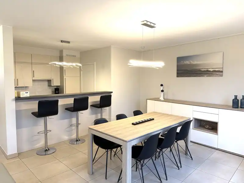 Instapklaar 2-slaapkamerappartement met balkon en overdekte autostaanplaats TE HUUR in Ooigem! foto 8