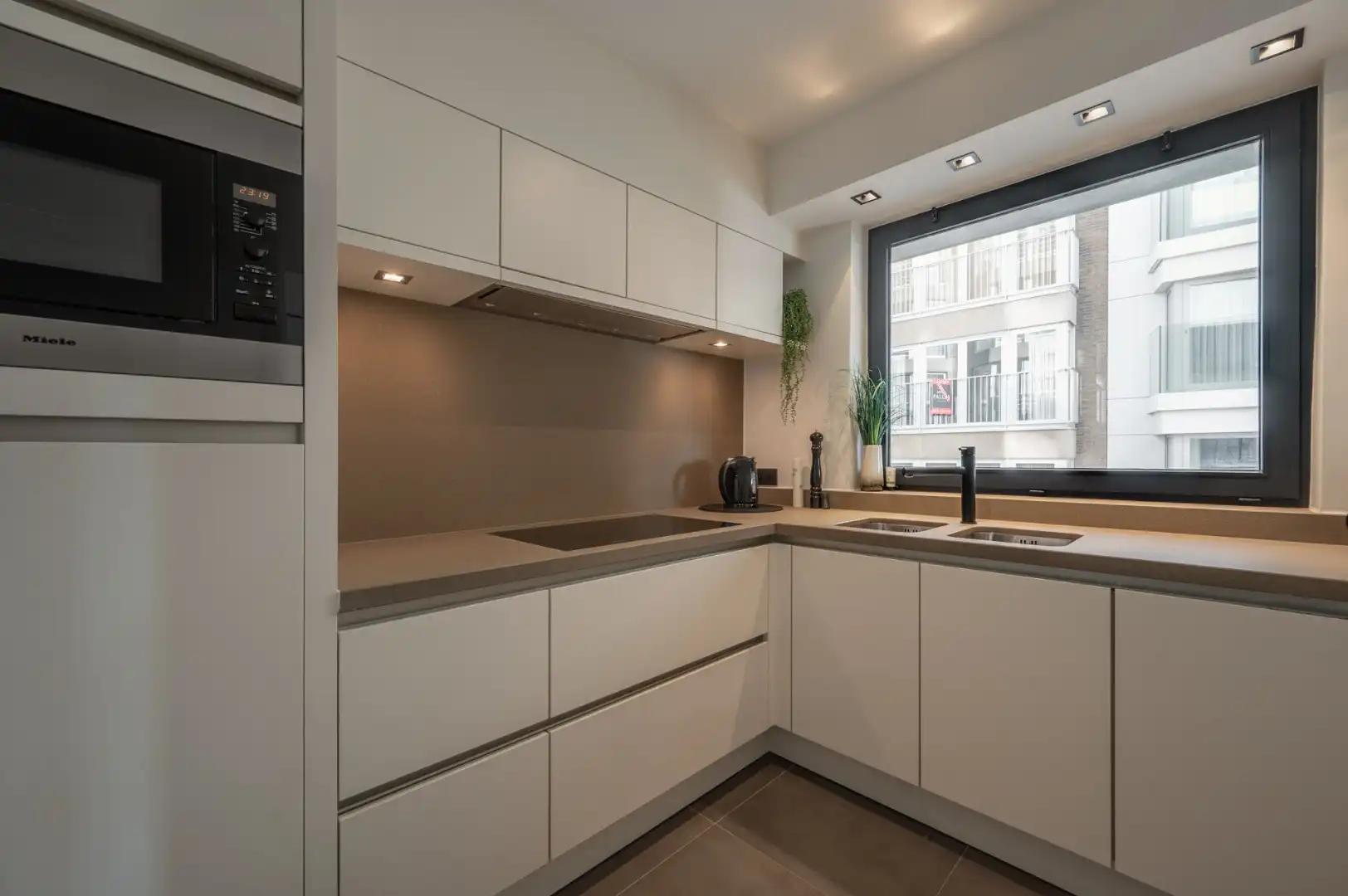 Lichtrijk appartement met zijdelings zeezicht en prachtig open zicht over Duinbergen foto 8