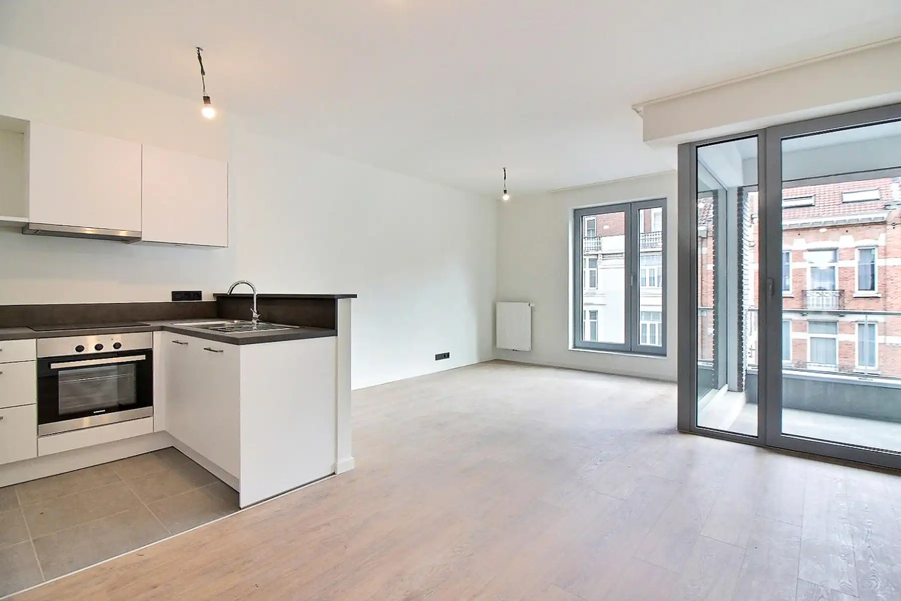 Nieuwbouw appartement met twee kamers foto {{pictureIndex}}