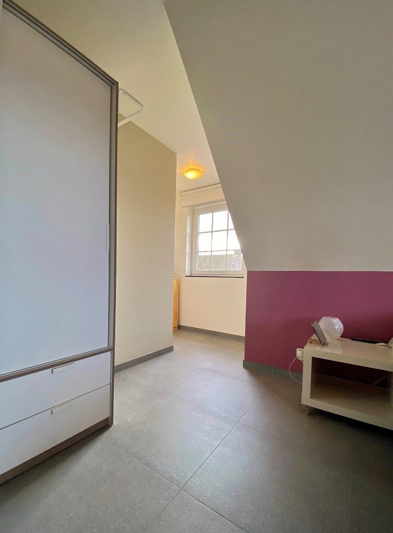 Recente halfopen woning met tuin, garage en tuinhuis  foto 12