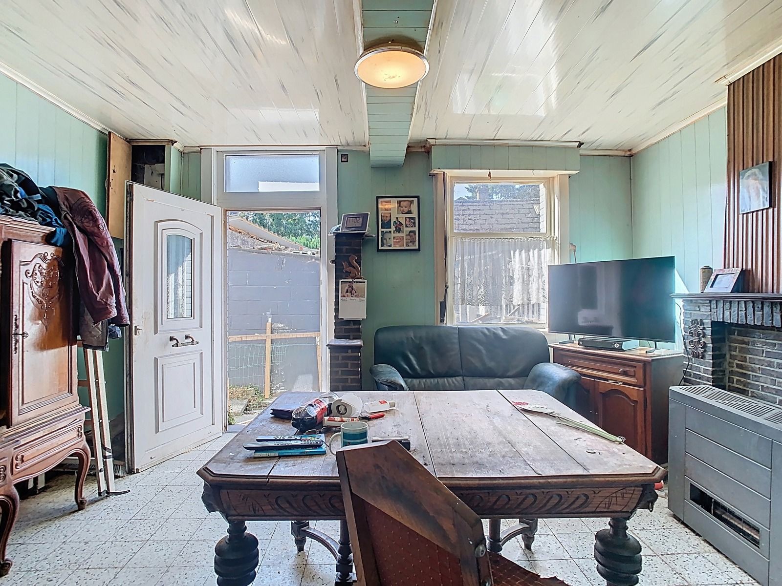 Rustig gelegen, volledig te renoveren woning met 1 SLPK! foto 3
