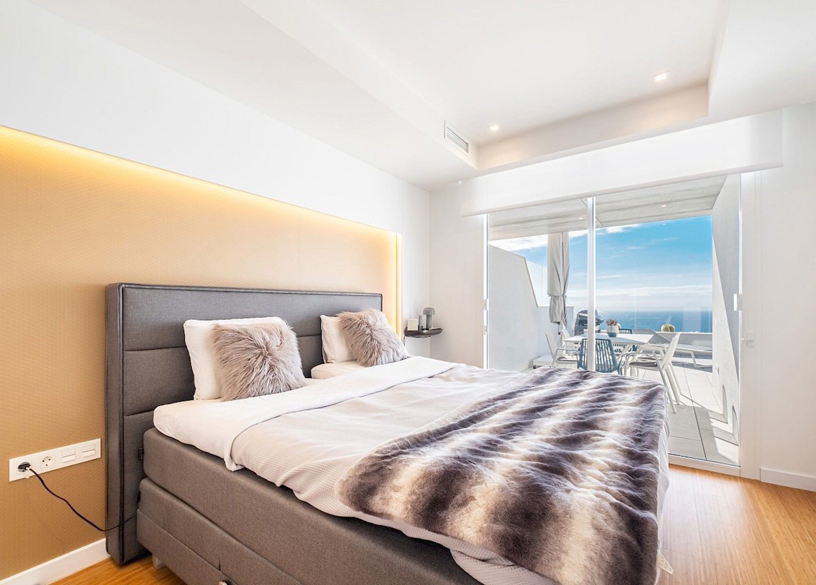 Prachtig luxe appartement met panoramisch zeezicht foto 20