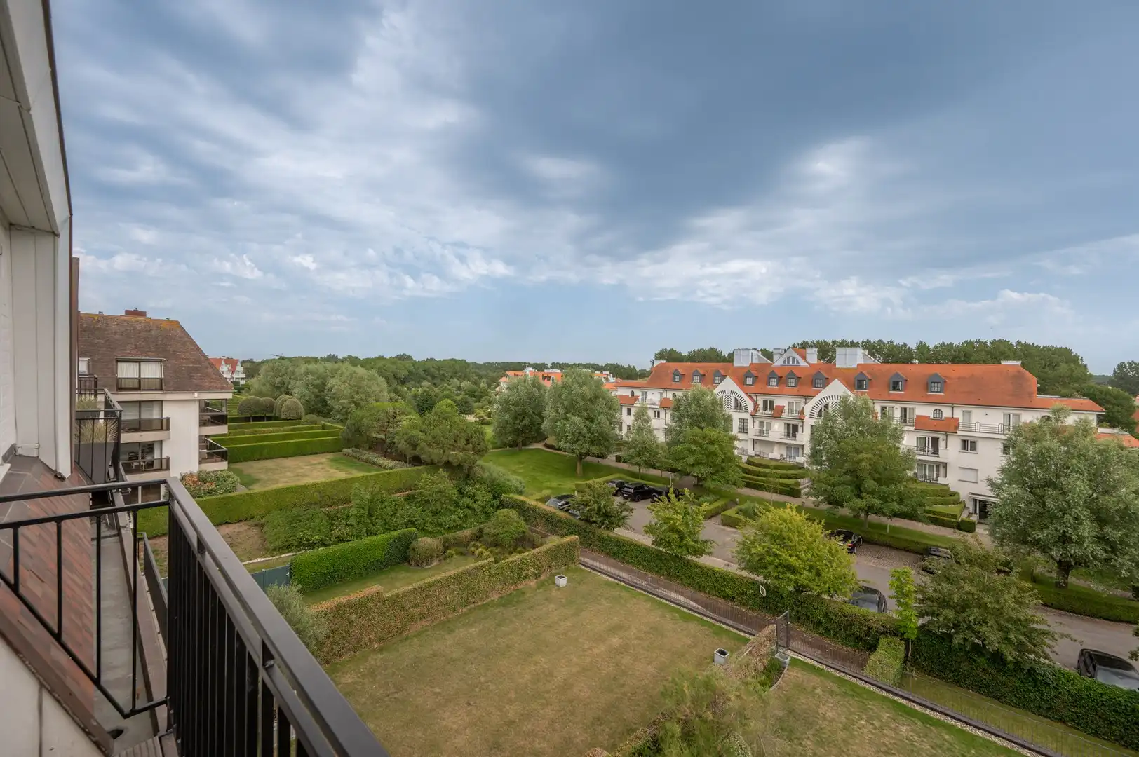 Hoekappartement van 130m² gelegen in een villa residentie in het Zoute. foto 6