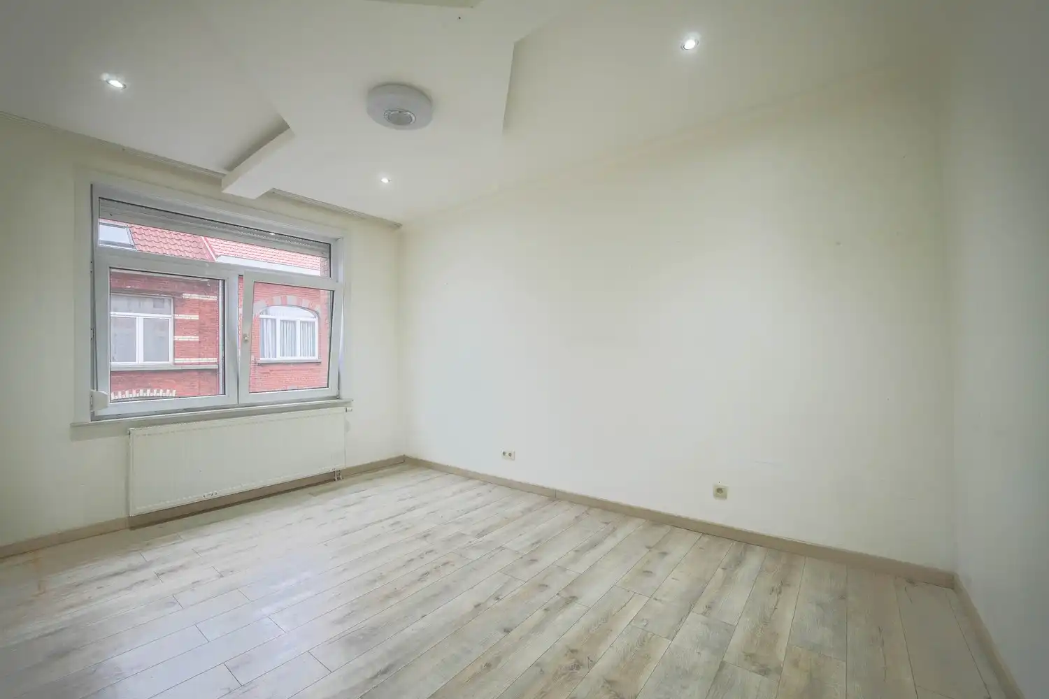 Instapklaar appartement met terras in Jette foto 11