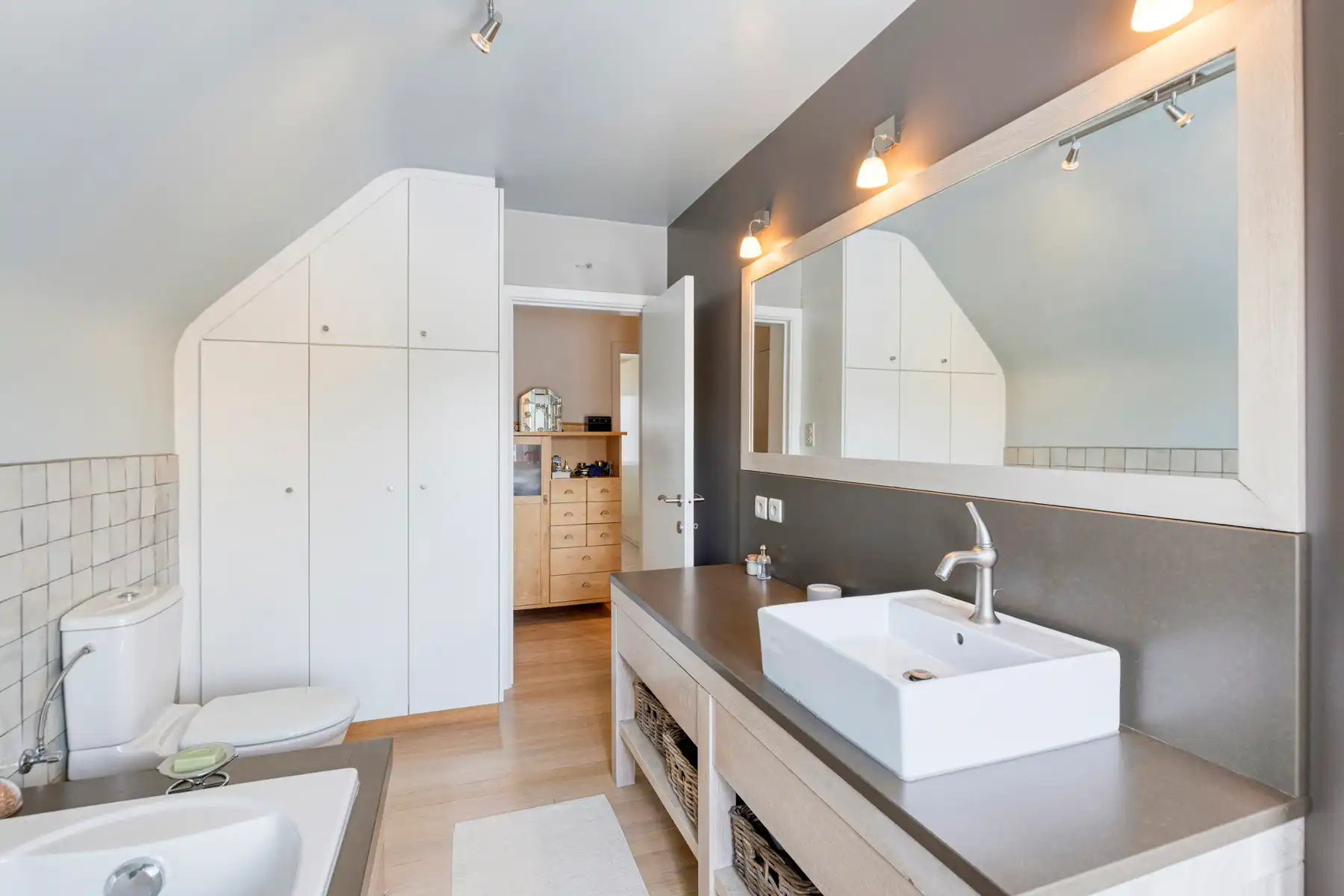 Charmante villa op toplocatie met ruime garage foto 22