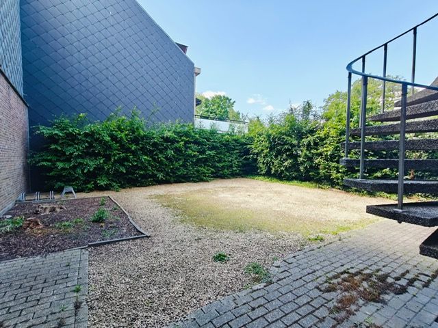 INSTAPKLAAR KANTOOR MET PARKING OP HOEKLOCATIE  foto 12