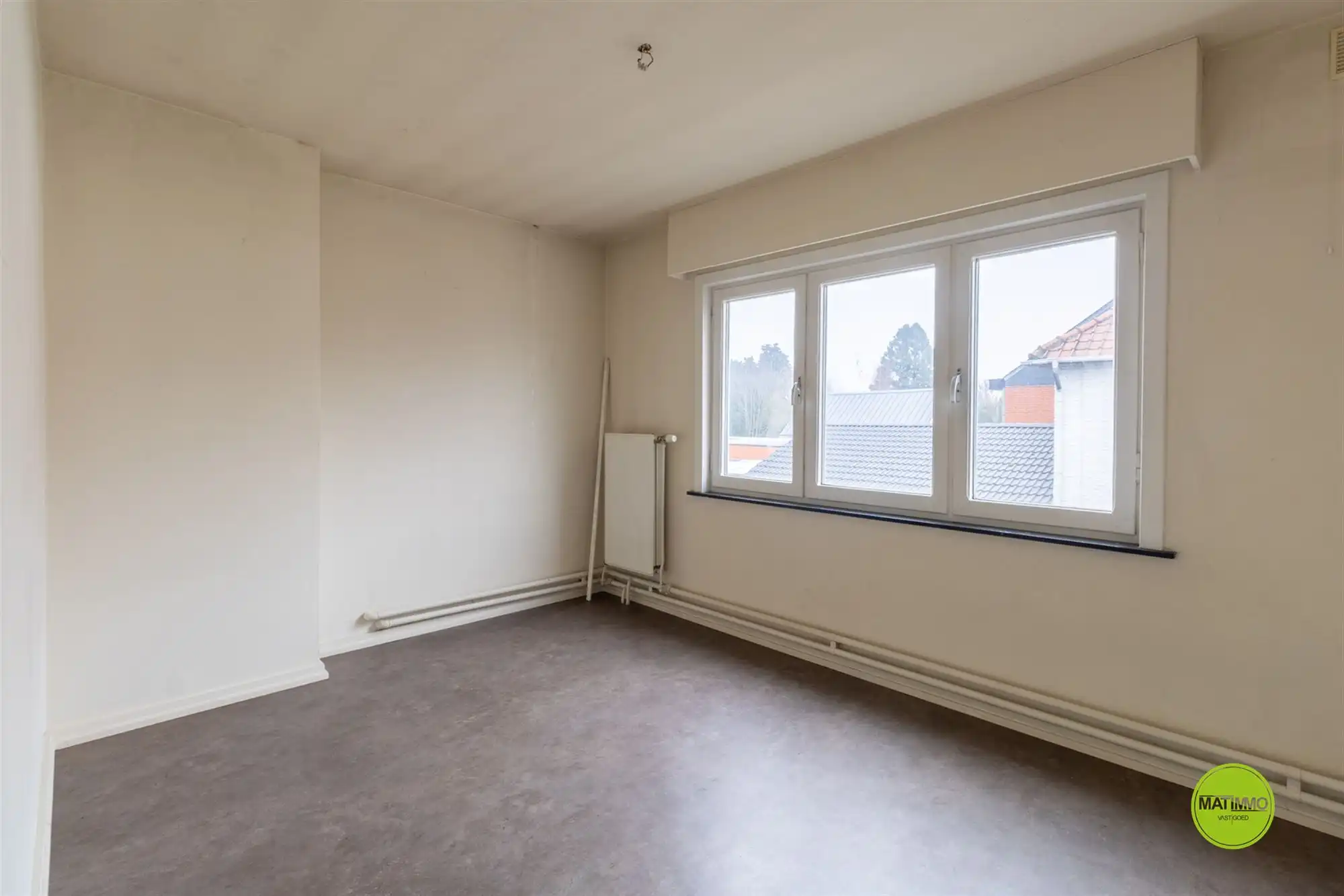 Ruim handelshuis met 4 slaapkamers én acherliggende grond foto 24