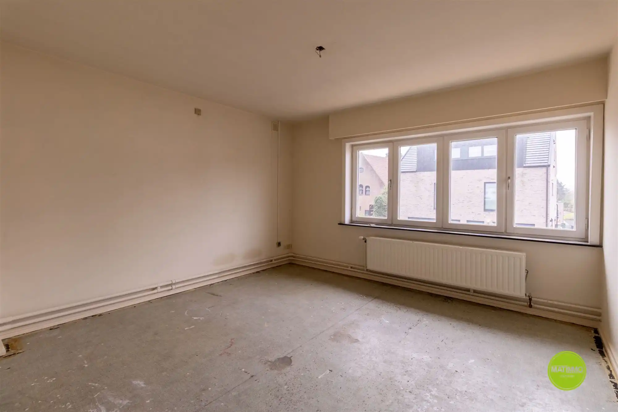 Ruim handelshuis met 4 slaapkamers én acherliggende grond foto 24