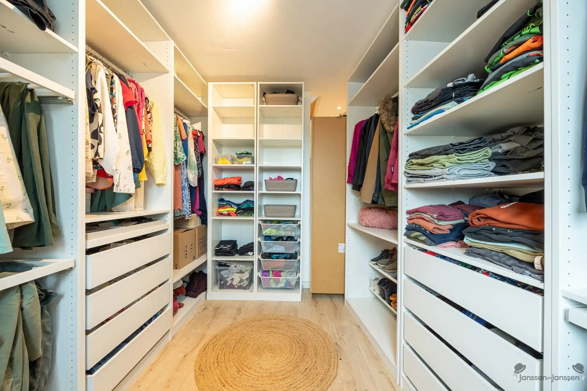 Instapklare, energiezuinige & volledig vernieuwde rijwoning foto 14