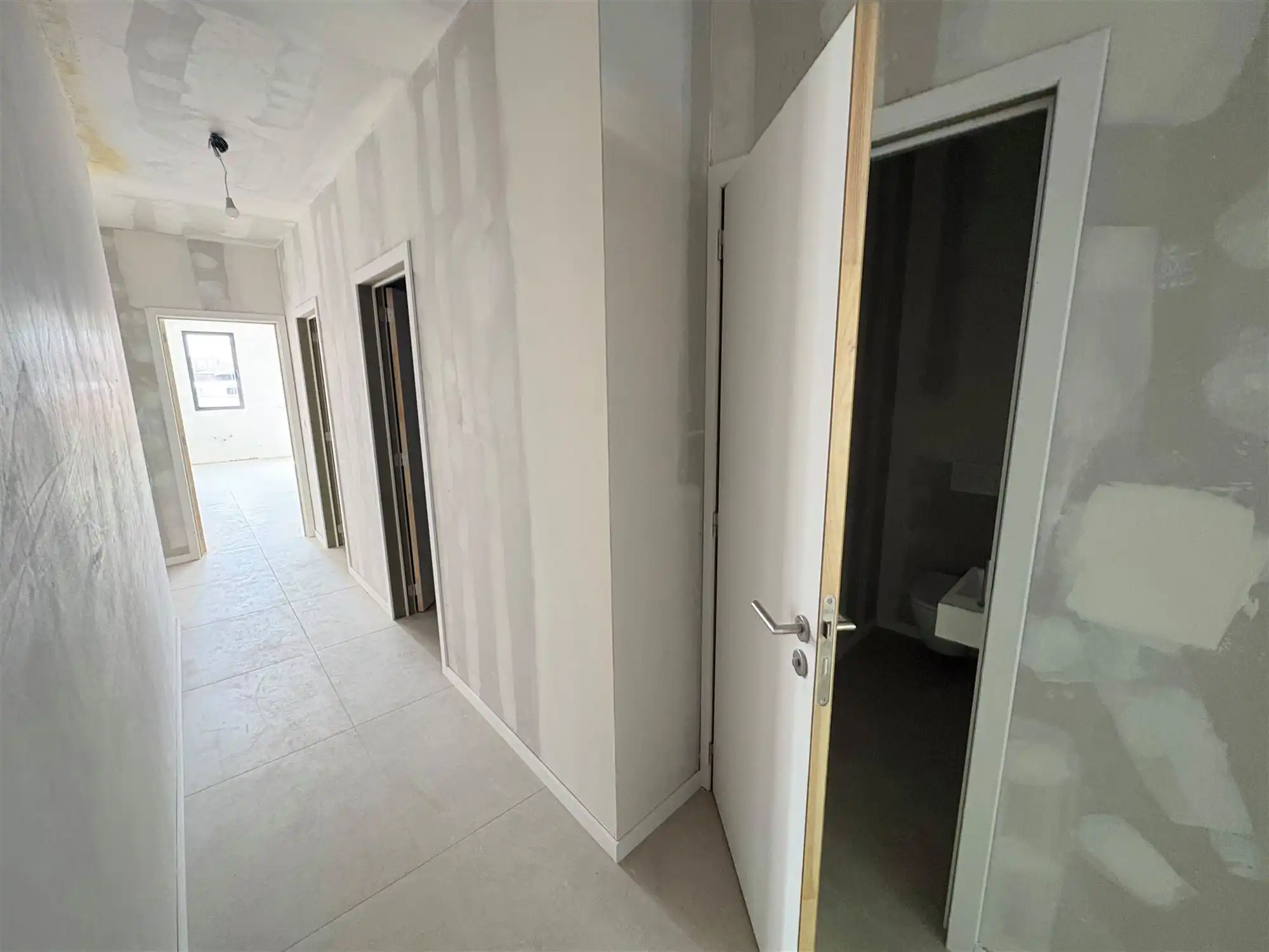 Nieuwbouwappartement met 1 slaapkamer en grote tuin. foto 13