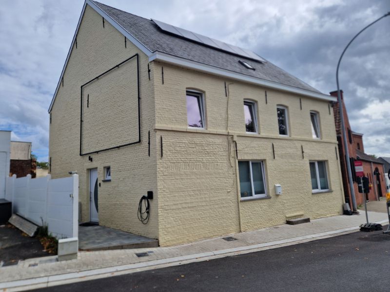Instapklare woning met 4 slaapkamers en zonnige tuin foto {{pictureIndex}}