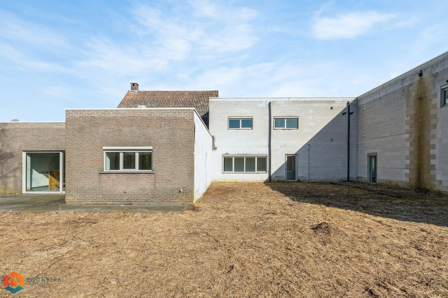 Veelzijdig kantoorgebouw met ruime parking op 2433 m² foto 20