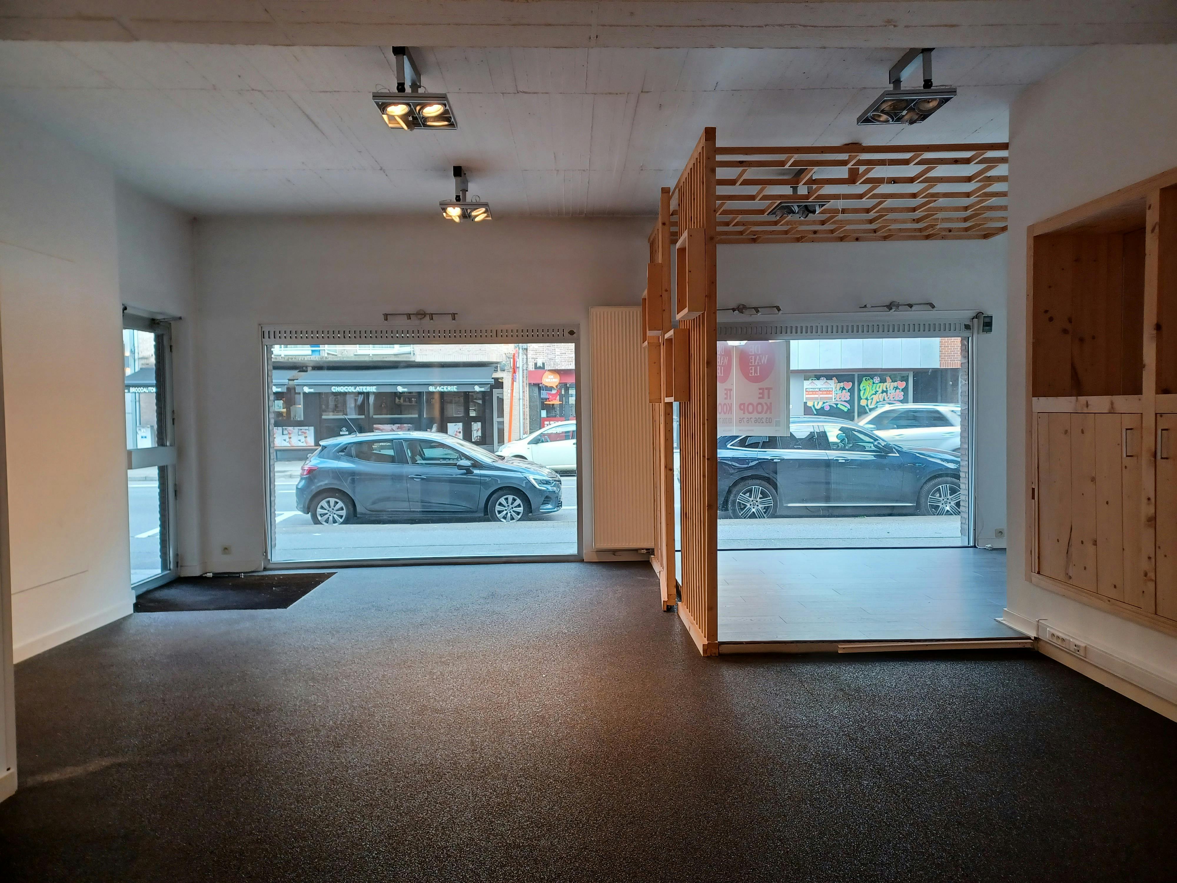 Handelspand te koop in centrum Brasschaat! foto 2