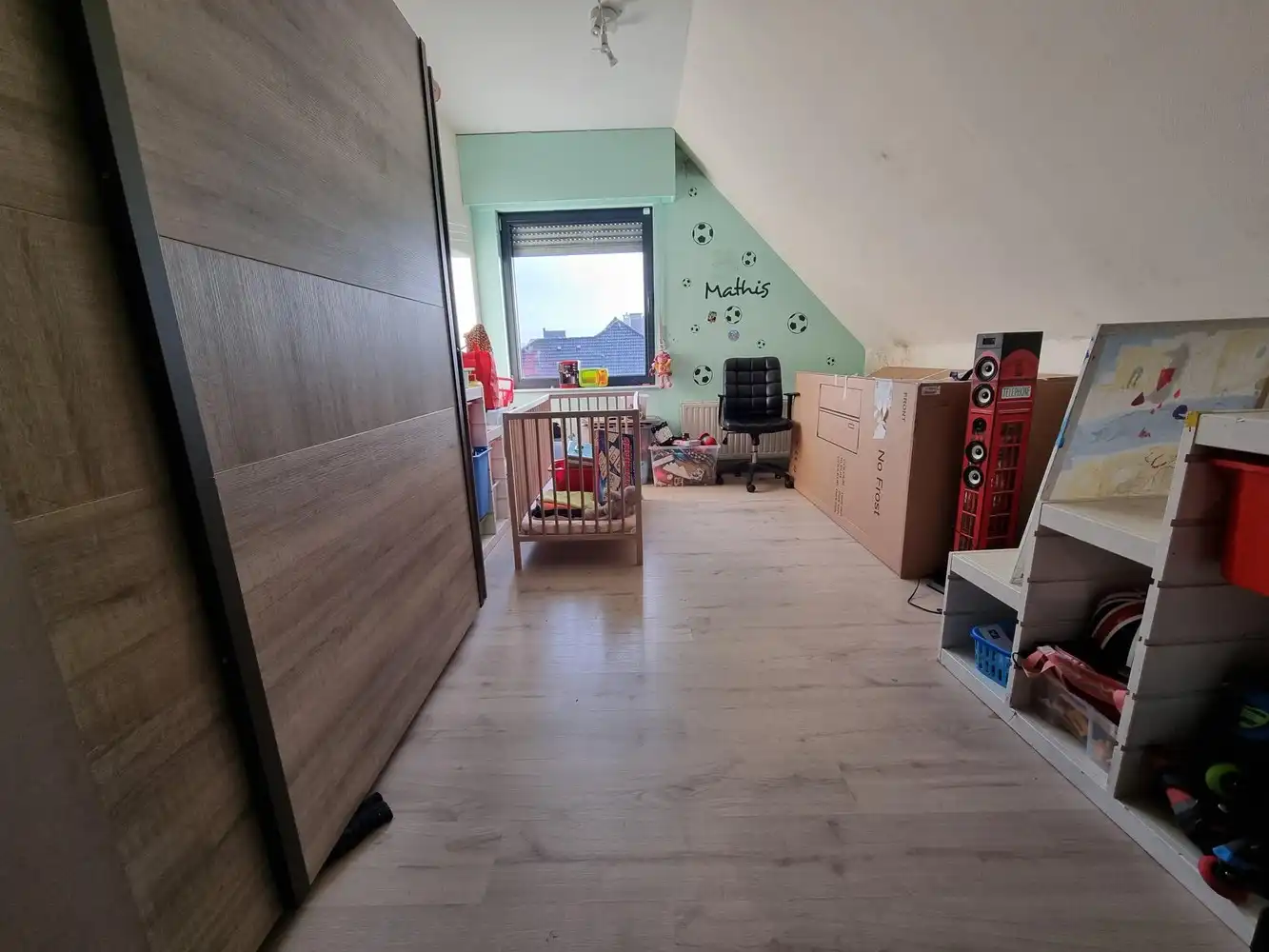 Vrijstaande woning gelegen in een zeer rustige straat met 4 ruime slaapkamers foto 6