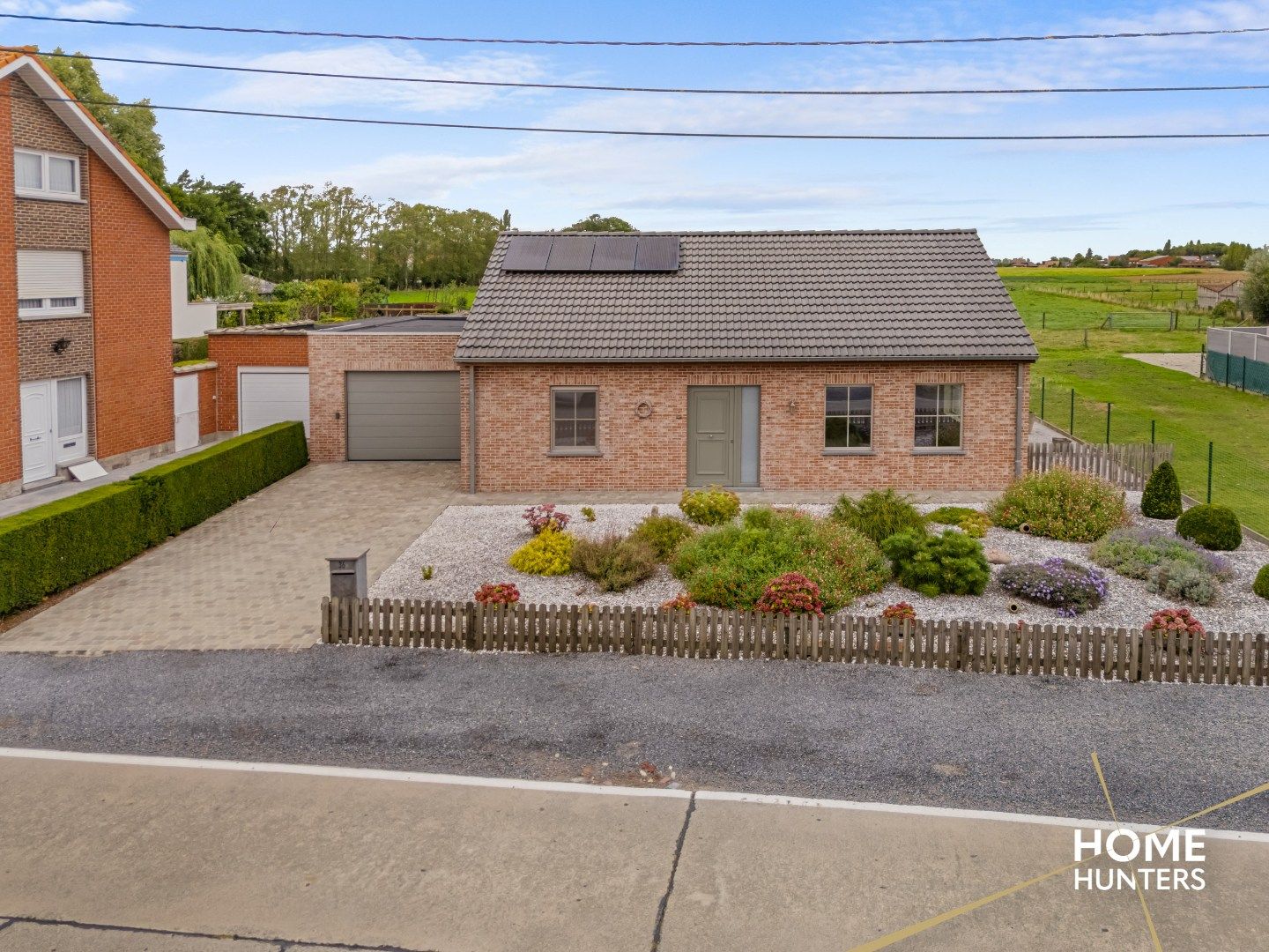 Luxe gelijkvloerse nieuwbouwvilla met 2 slaapkamers en een ruime garage op een groot perceel foto 4