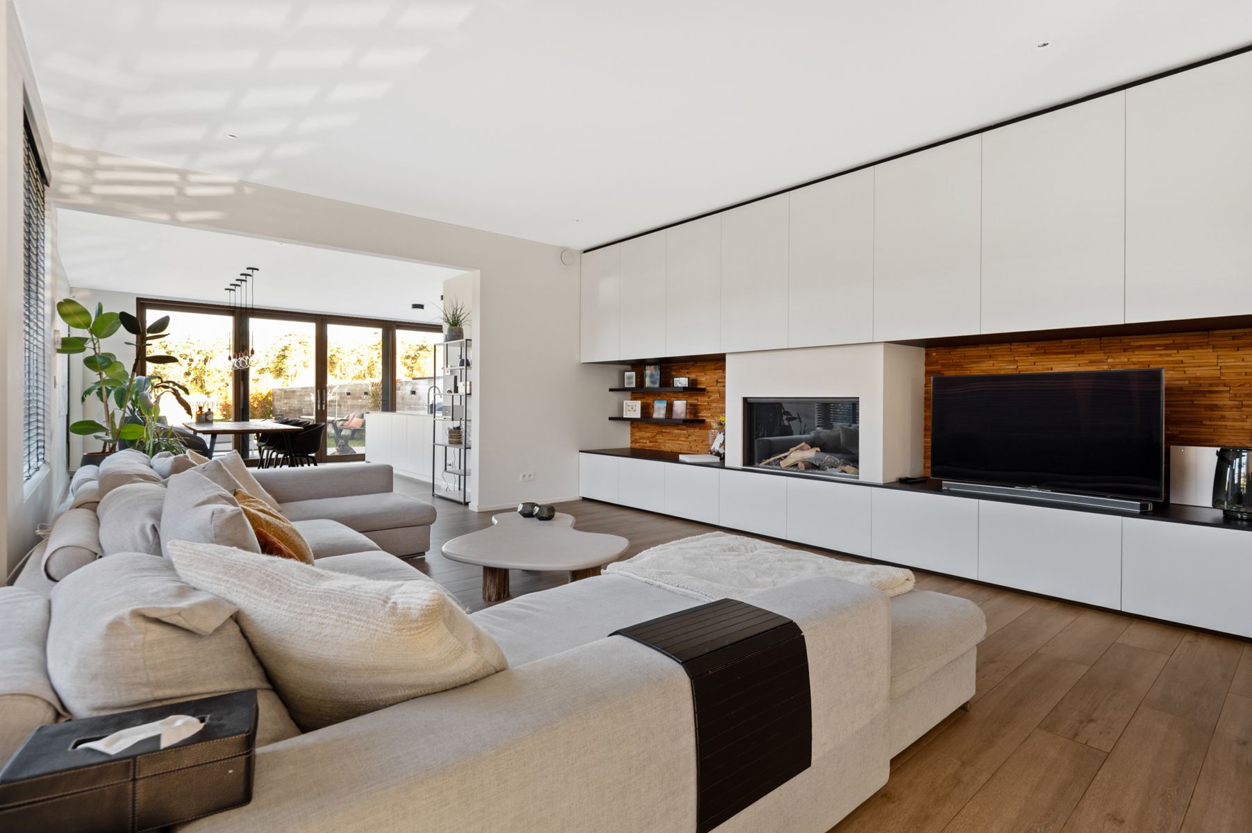 Recente energiezuinige koppelvilla op ca. 1000 m² foto 4