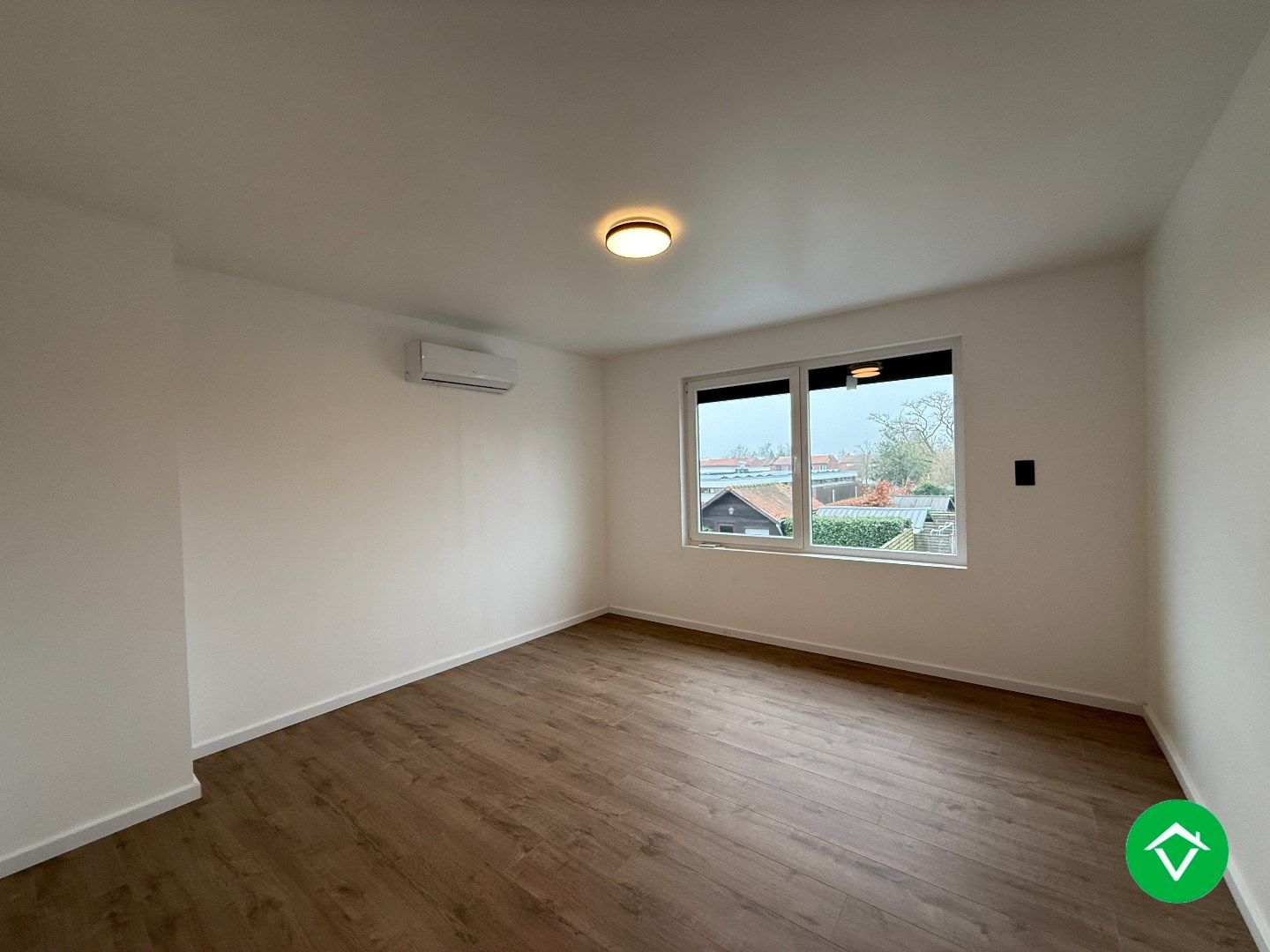 Ruim, gerenoveerde woning met 3 slaapkamers, garage en tuin in een rustige woonwijk te Roeselare! foto 15
