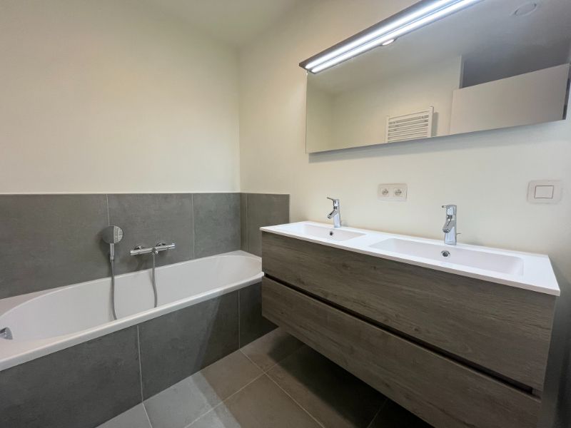 Nieuwbouwwoning met 4 slaapkamers en zonnepanelen foto 21