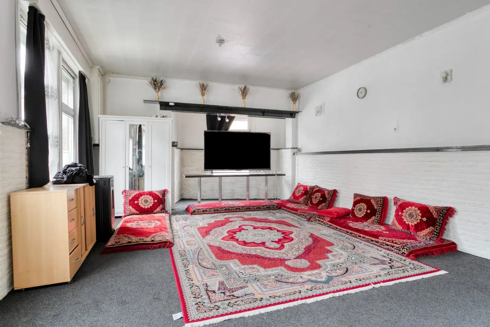 Handelshuis met woonst op centrale locatie, 5 slaapkamers foto 3