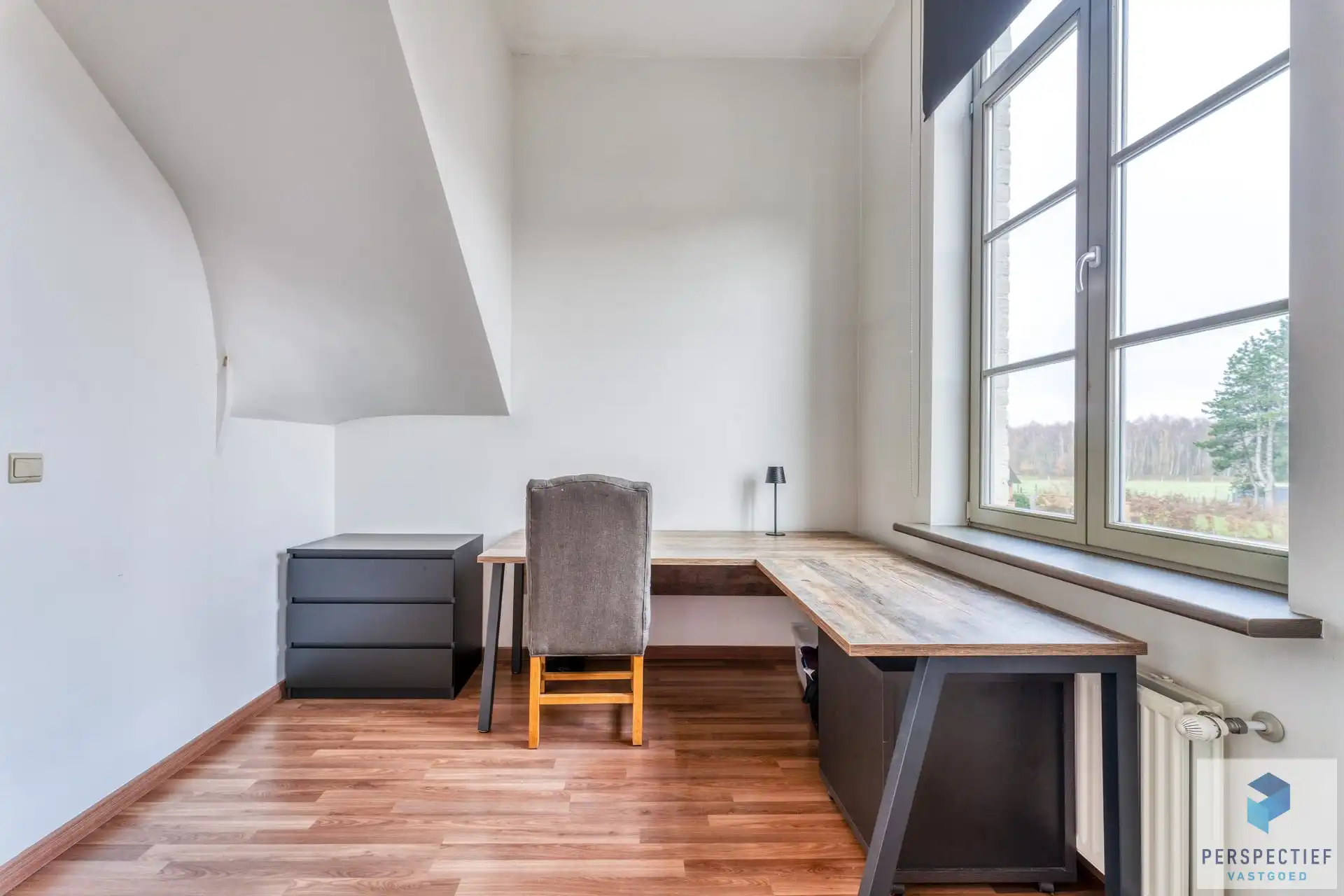 Ruime gerenoveerde woning met tuin & 2 privatieve autostaanplaatsen foto 11